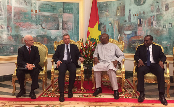 Le conseiller fédéral rencontre le président Roch Marc Christian Kaboré, élu récemment après une année de transition, Burkina Faso.