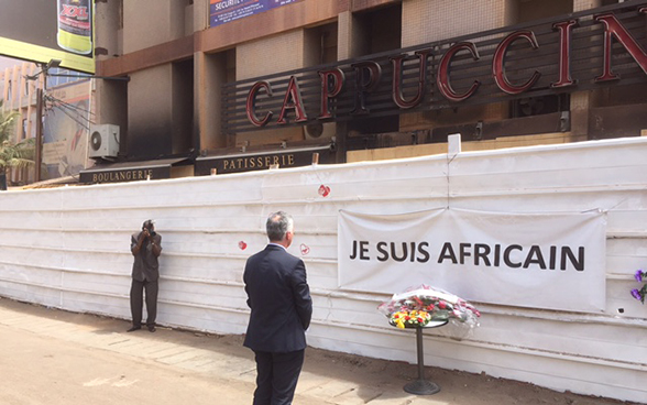 Federal Councillor Didier Burkhalter visited the scene of the attacks in Ouagadougou.