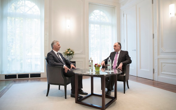 Didier Burkhalter e Elmar Mammadyarov, ministro degli affari esteri azero.