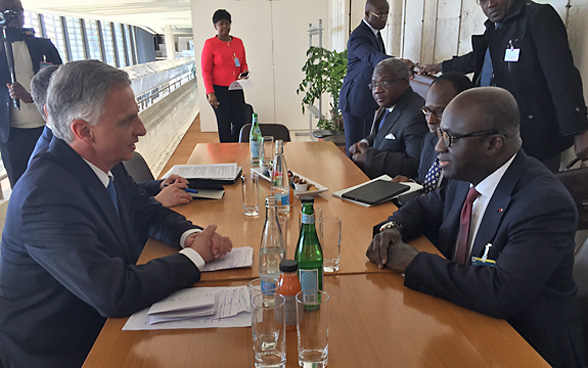 Entretien bilatéral entre Didier Burkhalter et le ministre des affaires étrangères ivoirien Marcel Amon-Tanoh.