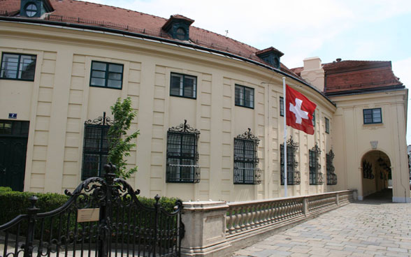 Das Gebäude der Schweizerischen Botschaft in Wien.