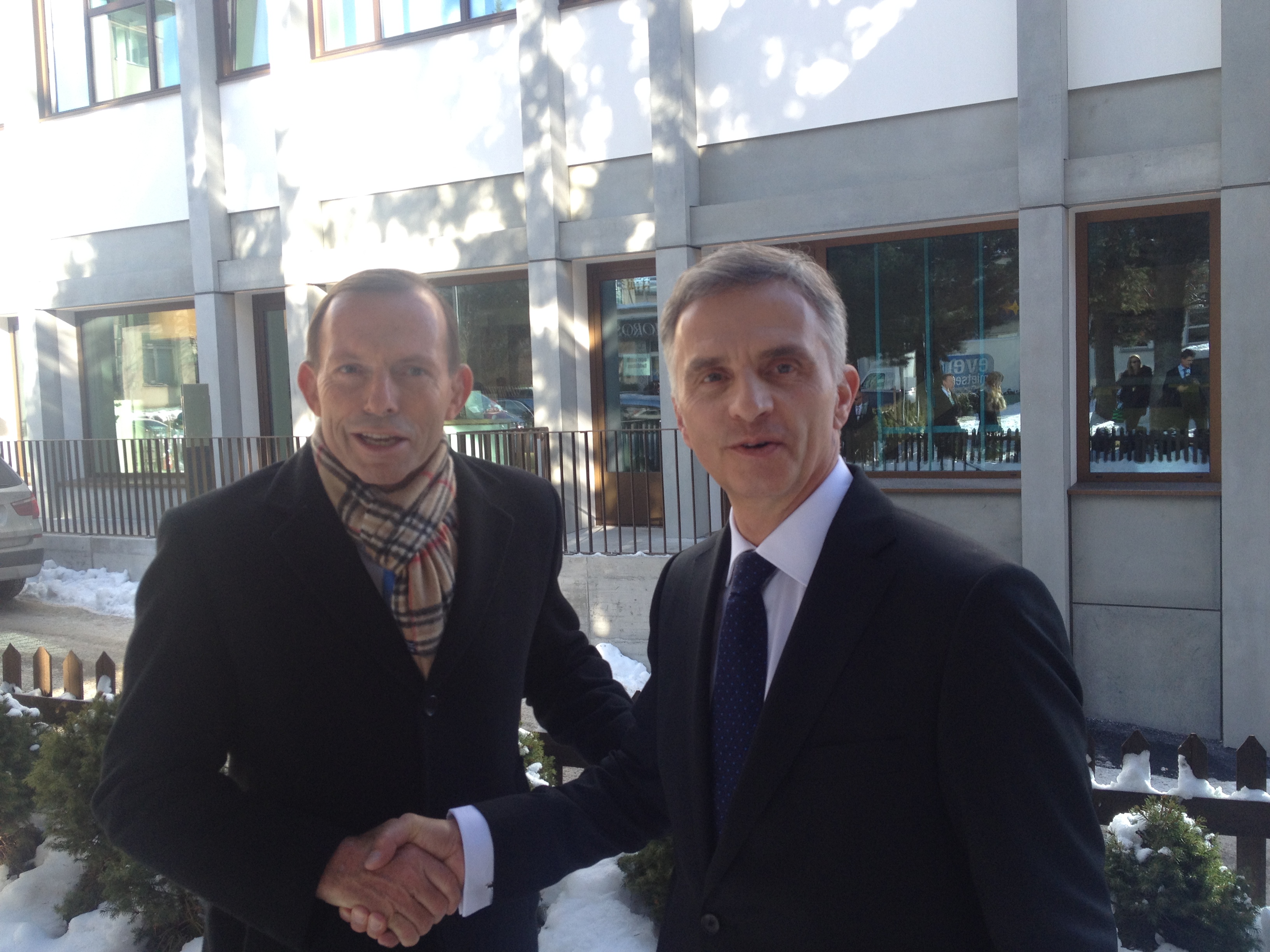 Il presidente della Confederazione Didier Burkhalter e il premier australiano Tony Abbott.