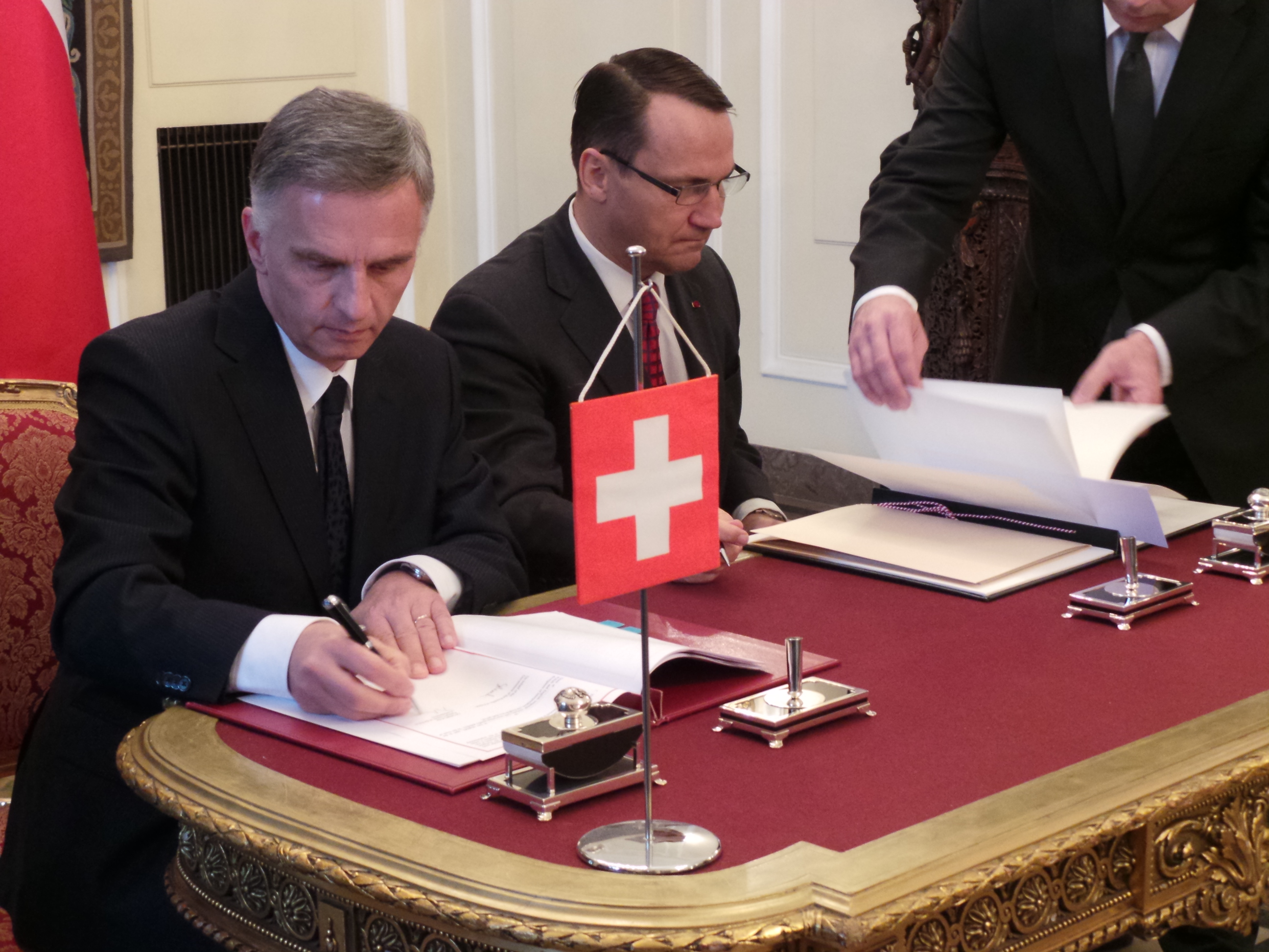 Bundespräsident Didier Burkhalter und der polnische Aussenminister Radosław Sikorski. 