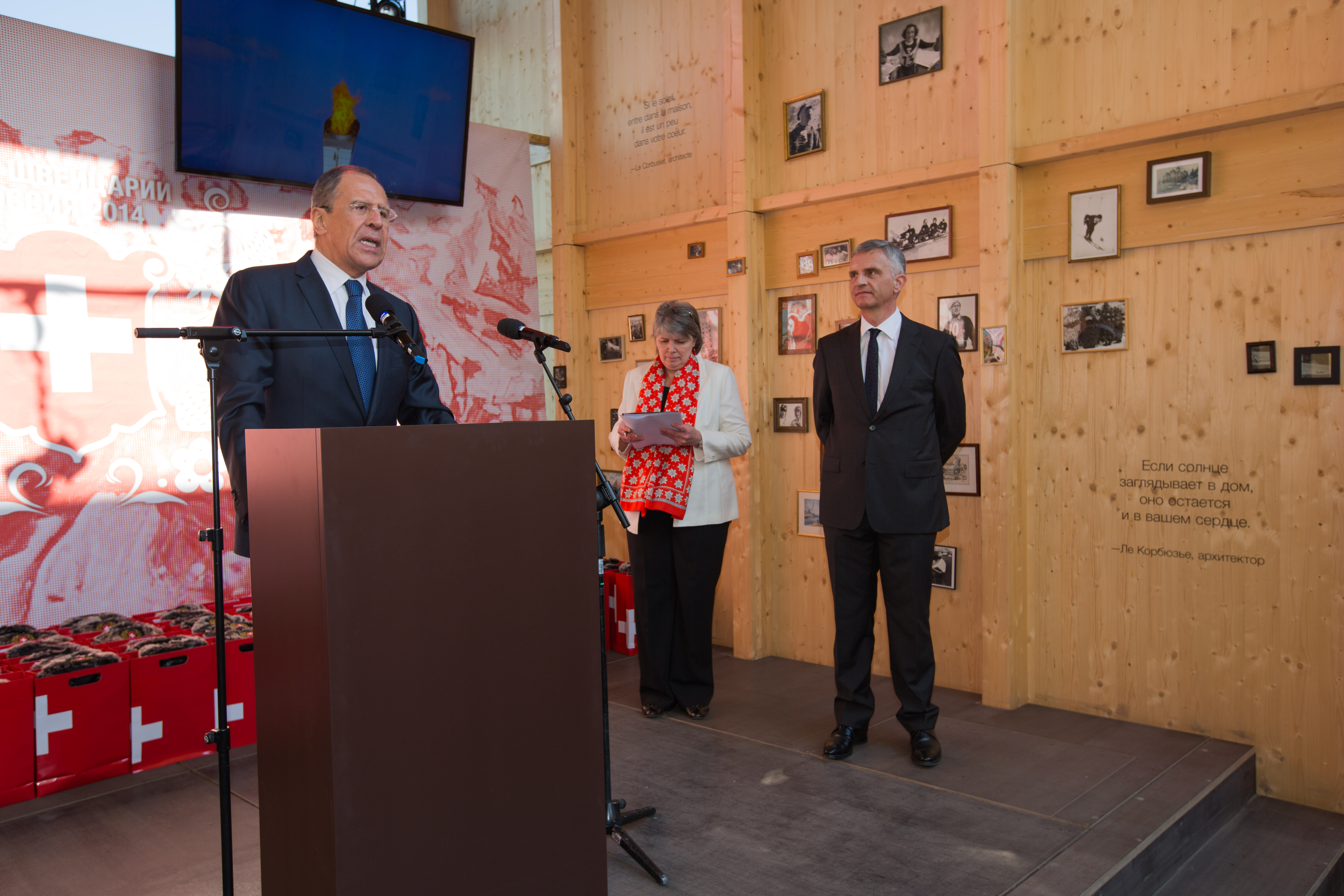 Didier Burkhalter et le ministre russe des affaires étrangères Sergueï Lavrov dans la Maison Suisse.