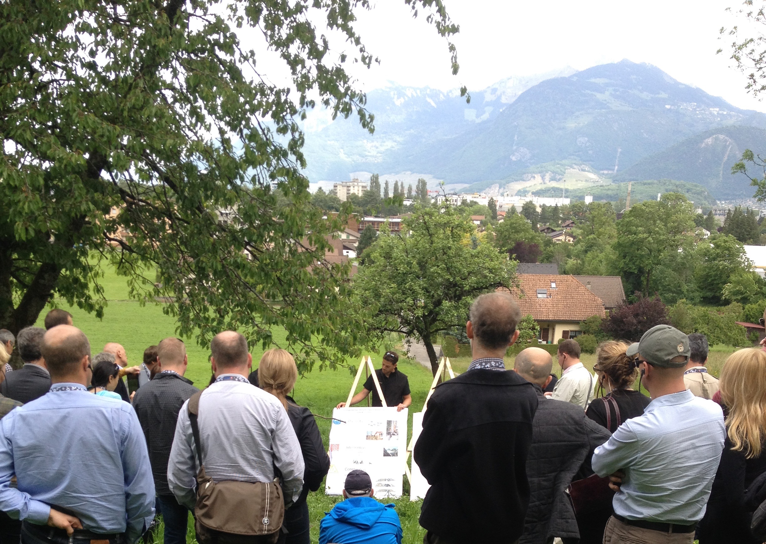 Flood protection: excursion participants get a picture of integrated risk management, safety measures for important infrastructure, and surveillance and alarm systems