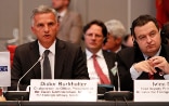 Der Schweizer Aussenminister und OSZE-Vorsitzende Didier Burkhalter und der Serbische Aussenminister Ivica Dačić bei der Eröffnung der Jahreskonferenz zu Sicherheitsfragen 2014 in Wien