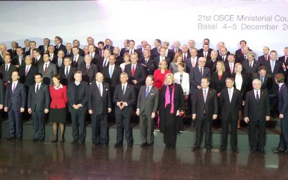 Group picture of the foreign ministers taking part in the 2014 Ministerial Council meeting in Basel