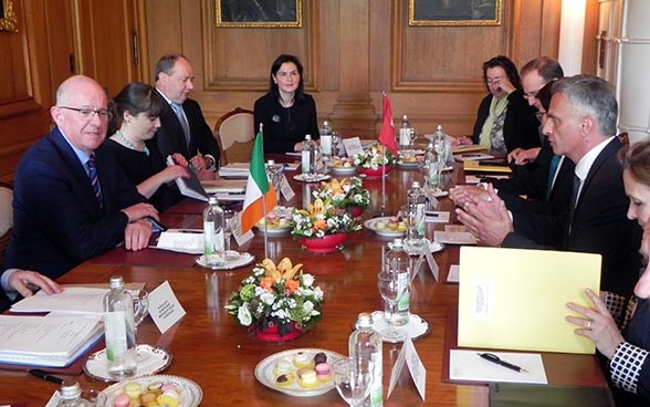 Treffen zwischen Didier Burkhalter, Vorsteher des EDA, und Charles Flanagan, irischer Aussenminister. © EDA