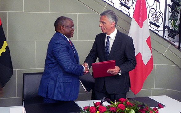 Bundesrat Didier Burkhalter und der angolanische Aussenminister Georges Rebelo Pinto Chikoti. © EDA