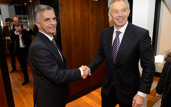 Bundesrat Didier Burkhalter und der Sondergesandte des Nahost-Quartetts, Tony Blair. © Keystone