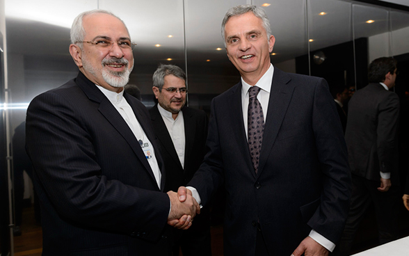 Le conseiller fédéral Didier Burkhalter et le ministre iranien des affaires étrangères Mohammad Javad Zarif.