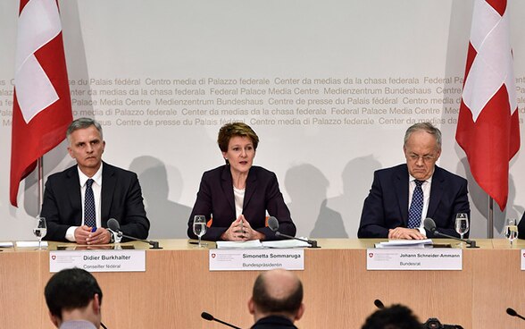 Didier Burkhalter, Simonetta Sommaruga and Johann Schneider-Ammann at the press conference in Bern.