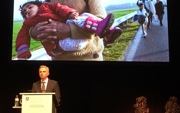 During his speech, Federal Councillor Didier Burkhalter underlined the extent of the tragedy in Syria and recounted the stories of those he had met there