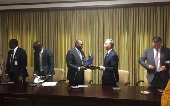 La Svizzera e la Nigeria hanno firmato martedì ad Abuja una lettera d’intenti con lo scopo di disciplinare la restituzione alla Nigeria dei 321 milioni di dollari sottratti dall’ex dittatore Abacha. © DFAE
