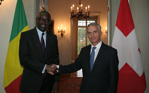 The Minister of Foreign Affairs of Mali, Abdoulaye Diop, and the head of Swiss Federal Department of Foreign Affairs, Didier Burkhalter, during a working visit to Bern. © FDFA