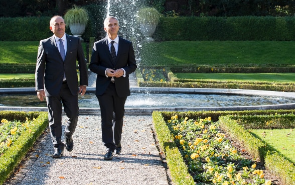 Mevlüt Çavuşoğlu, Minister of Foreign Affairs of the Republic of Turkey, left, and Swiss Federal Councillor Didier Burkhalter speak at the Lohn Residence, near Bern.