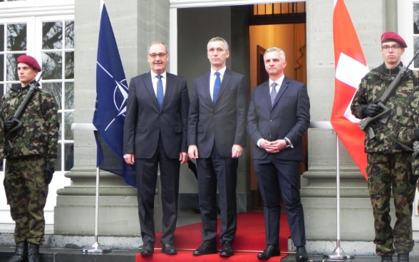 Conseiller fédéral Guy Parmelin, chef du Département fédéral de la défense, de la protection de la population et des sports (DDPS) – Secrétaire général de l’Organisation du Traité de l’Atlantique Nord (OTAN), Jens Stoltenberg et Conseiller fédéral Didier Burkhalter, chef du Département fédéral des affaires étrangères (DFAE) © DFAE