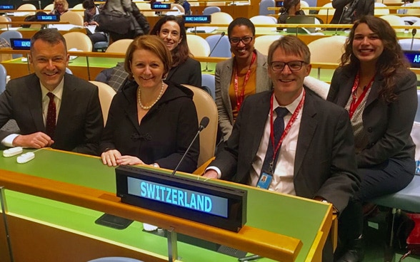 L’ambasciatore Benno Bättig, la delegazione svizzera, la 61a sessione della Commissione dell’ONU sulla condizione delle donne