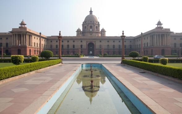 Fotografie des Gebäudes in welchem das Ministerium für auswärtige Angelegenheiten der Republik Indien untergebracht ist.