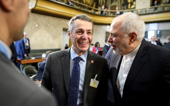 Federal Councillor Ignazio Cassis speaks with Iranian Foreign Minister Mohammad Javad Zarif