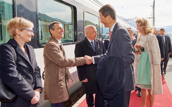 Bundesrat Ignazio Cassis bei der Begrüssung von Seiner Durchlaucht Erbprinz Alois von und zu Liechtenstein.