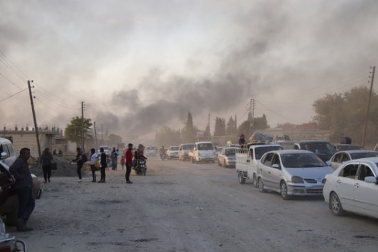  Des personnes fuyent les bombardements à Ras al Ayn, dans le nord-est de la Syrie