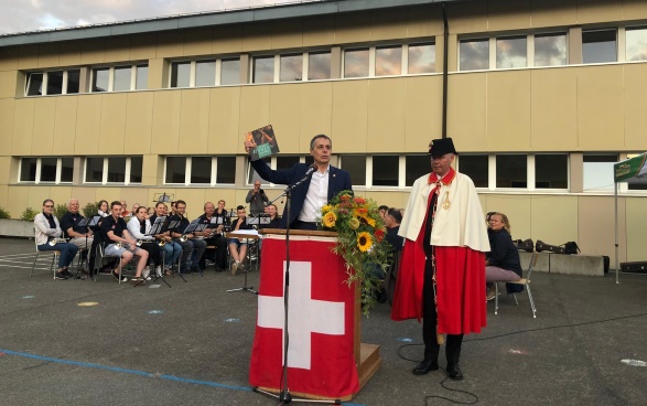 Le conseiller fédéral Ignazio Cassis prononce son discours à Krauchtal.