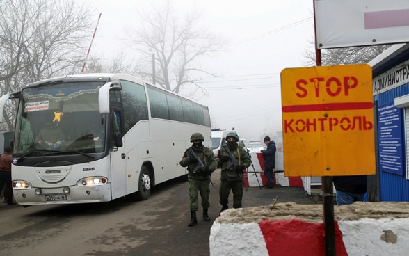 Switzerland is committed to a peaceful solution to the conflict in eastern Ukraine. It promotes de-escalation and dialogue.