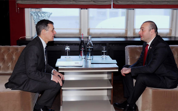 Federal councillor Cassis and Georgian prime minister Mamuka Bakhtadze meet at WEF 2019.
