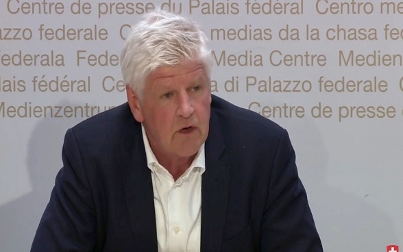 Hans-Peter Lenz lors d'une conférence de presse le 14 avril 2020.