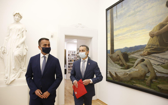 Federal Councillor Cassis and the Italian Foreign Minister Di Maio at the Vincenzo Vela Museum in Ligornetto.