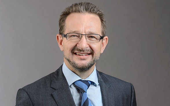 Portraitaufnahme des Schweizer Diplomaten Thomas Greminger.