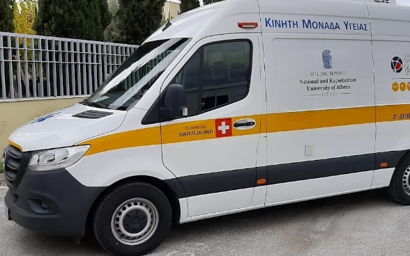 Modèle de camionnette envoyée par la Suisse qui servira au transport de patients COVID.
