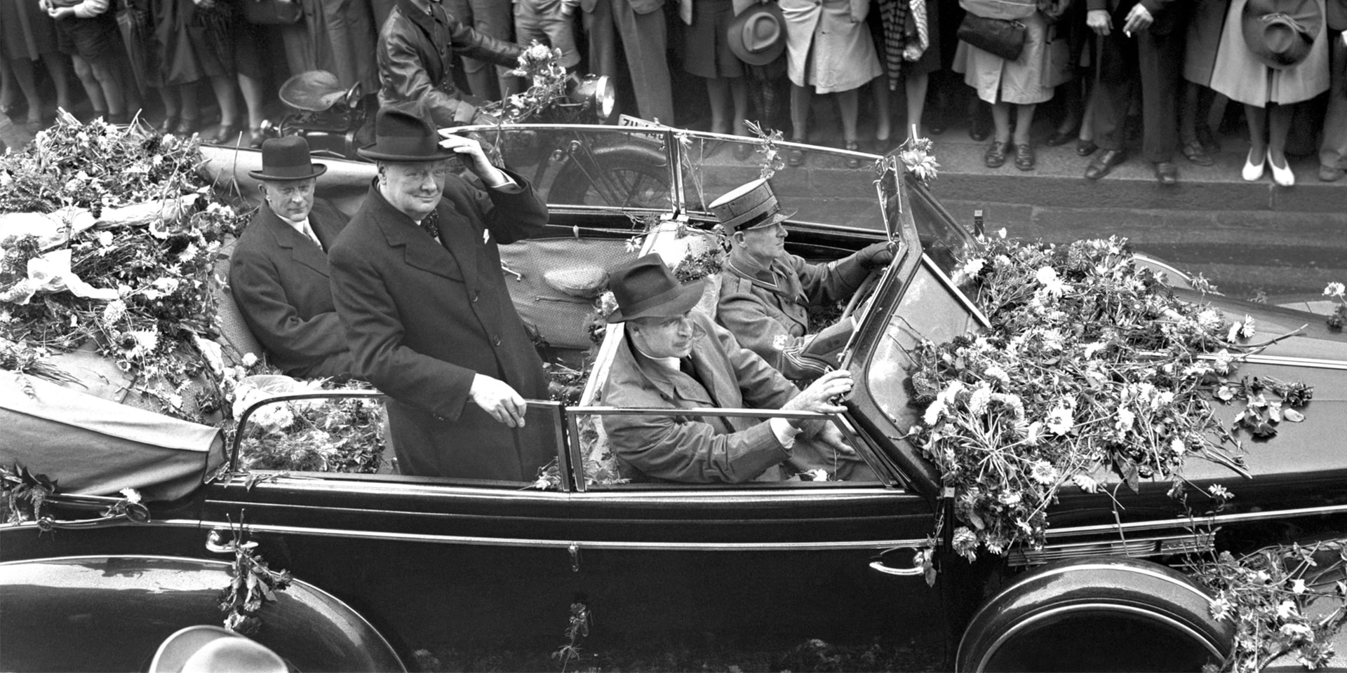 Schwarz-Weiss-Aufnahme von Winston Churchill in Zürich 1946. 