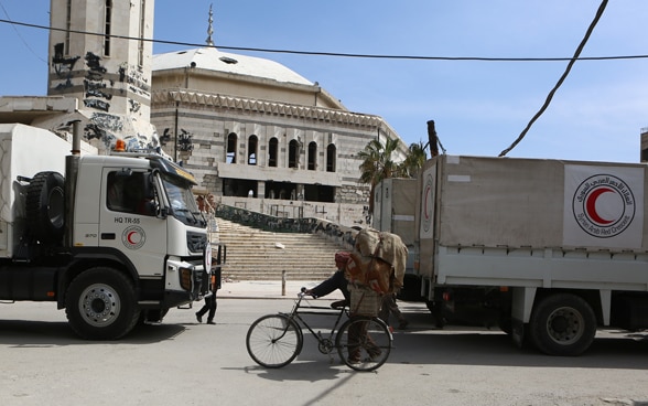 Un convoglio umanitario del Movimento internazionale della Croce Rossa e della Mezzaluna Rossa in Siria. 