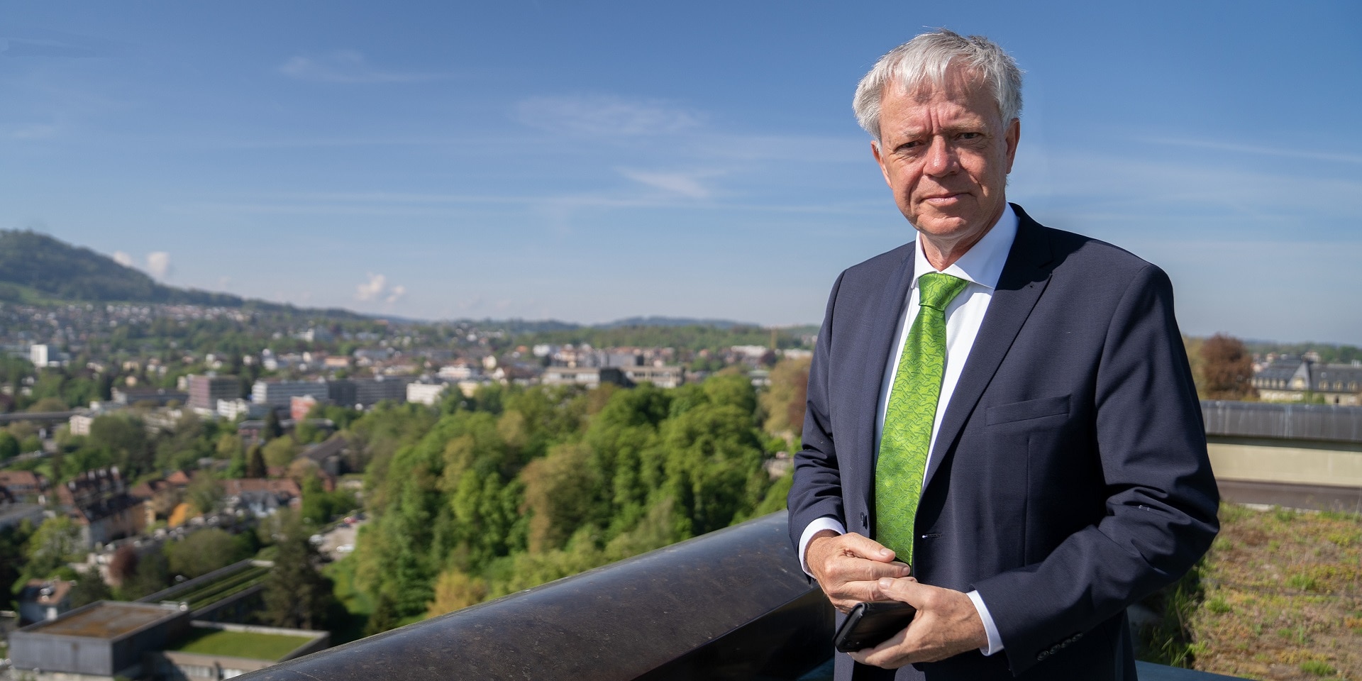 Leendert Verbeek, sur une terrasse surplombant la ville de Berne.