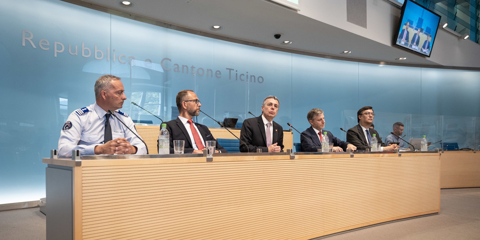 Ignazio Cassis interviene alla conferenza stampa con il Consigliere di Stato ticinese Norman Gobbi, Simon Pidoux, Ambasciatore speciale per URC2022, Terence Billeter, Capo della Task Force e Matteo Cocchi, Comandante della Polizia ticinese.