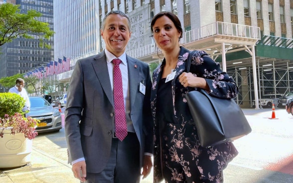 Le président de la Confédération Ignazio Cassis et la ministre des affaires étrangères du Liechtenstein Dominique Hasler sur un trottoir à New York.