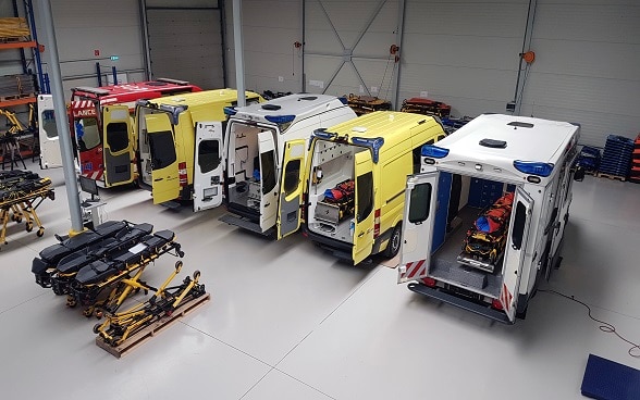 Die Schweiz lieferte fünf Occasion-Ambulanzfahrzeuge an lokale NGOs in der Ukraine.