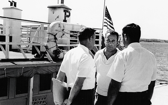 Emil A. Stadelhofer with US immigration officials in the port of Camarioca in October 1965.