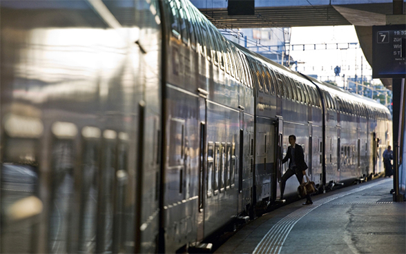 IC 2000 train at the station in Bern