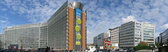 Der Berlaymont Komplex steht gegenüber dem Europagebäude, die Europäische Kommission nutzt diesen Komplex mitten in Brüssel.
