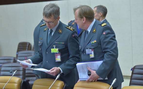 Le Divisionnaire Claude Meier et  le Colonel EMG Michael Freudweiler avant la rencontre  