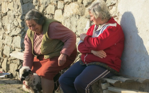 Due donne con un cane (Bulgaria)
