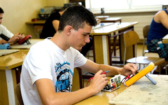 Jeune homme dans une école professionnelle slovaque.