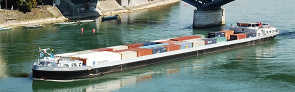 Le bateau porte-conteneurs "Graciosa" sur le Rhin